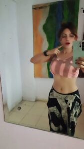 Devshi Khandur Instagram - Oh my god...I am gorgeous ❤️
Say it to yourself everyday. 

#selflove #selfcare #devshikhanduri #reels #workout #fit #ohmygod #gorgeous #iamgorgeous #meditation #yoga #intermittentfasting #painting #girl #actress #preparing #mirror #abs #femaleabs #fitgirl