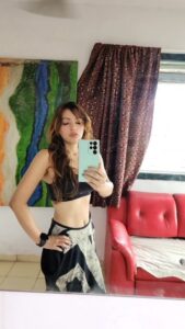 Devshi Khandur Instagram - Working hard on my mind and body 🙏
Rest toh i  don't know 🤣🤣🤣 
#eddanichaldepyaar
#kesechaltahaipyar #idontknow
#nolove #selflove #justselflove #devshikhanduri #nicesong #fit #abs #perfectbody #workhard #yoga #intermittentfasting #meditation #rightpath #om #positivevibes