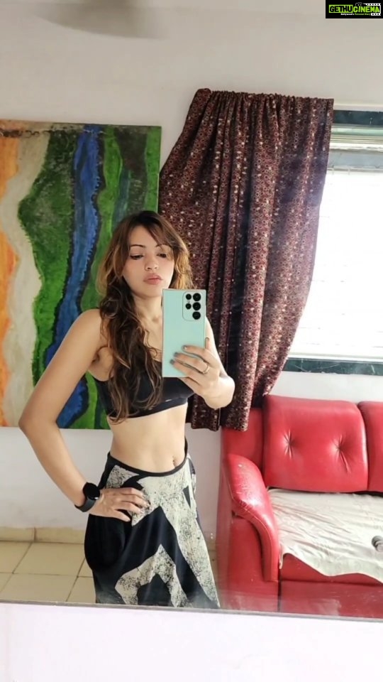 Devshi Khandur Instagram - Working hard on my mind and body 🙏 Rest toh i don't know 🤣🤣🤣 #eddanichaldepyaar #kesechaltahaipyar #idontknow #nolove #selflove #justselflove #devshikhanduri #nicesong #fit #abs #perfectbody #workhard #yoga #intermittentfasting #meditation #rightpath #om #positivevibes