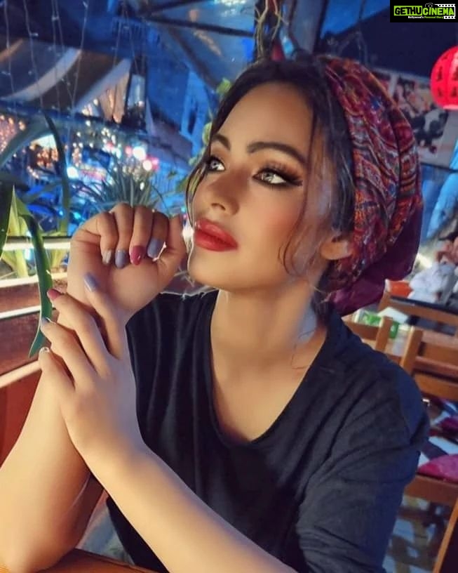 Devshi Khandur Instagram - Ishq toh kariye, ishq toh kariye ..aur jahan mein kya rakha hai janejana #devshikhanduri #devshikhandurilyrics #poetry #ishqtohkariye #love #nepal #kathmandu #travel Kathmandu, Nepal
