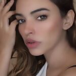 Devshi Khandur Instagram - KINNA CHAUNA - Poetry by Devshi KHanduri Kinna chauna aie mainu tu ,Teri Surat vich disda Tu jo vi karda channa, dil naalon kinna karda Jal jaundi aie duniya, Par tera pyaar ni lukda Inna pyar luta ke vi ,Tera pyar ni mukda Jinna pyar tu mainu karda koi ni kar sakda Kinna chauna aie mainu tu.... Kinna chauna aie mainu tu... You can watch music video of this song on youtube named as " kinna chauna" by Bally sagoo And can hear kinna chauna song in all music platforms Pls follow for more such content #devshikhanduri #kinnachauna #devshikhanduripoetry #poetry #lyrics #words #shayri #punjabishayri #reels #orignalcontent #reelsshayri #romanticshayri #poet #writer #actor #beauty #reelspoetry
