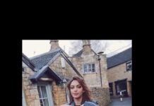 Devshi Khandur Instagram - Lost in Britain's historical lanes ❤️ #devshikhanduri #actor #traveller #ukholiday #bourtononthewater #greatbritain #veniceofthecotswolds #cotswolds #tranquil #traveluk #england #beautifuldestinations #gloucestershire #beautifulhomes #british #village #hiddengems #arcitecture #countrylife #countrycottage #ukholiday #uk #exploreworld #wanderlust #travelgram #travelreels Bourton On The Water