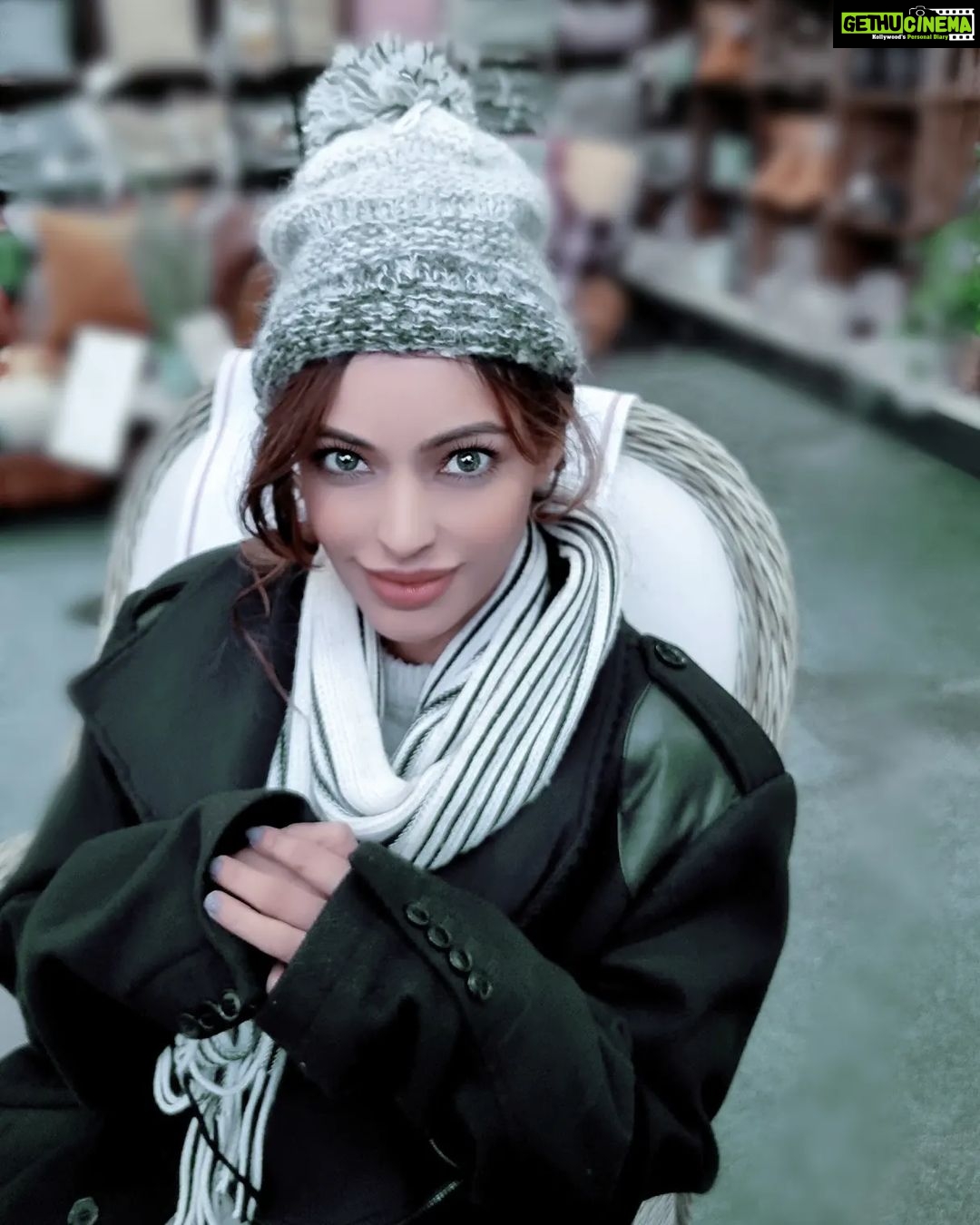 Devshi Khandur Instagram - Winter lover ❤️ "My heart feels warm when the weather is cold". ❤️ 𝐄𝐍𝐆𝐋𝐀𝐍𝐃