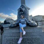 Dhanya Balakrishna Instagram - When a Leo meets a leo ♌️ ah kick eh verabba. #trafalgarsquare #london