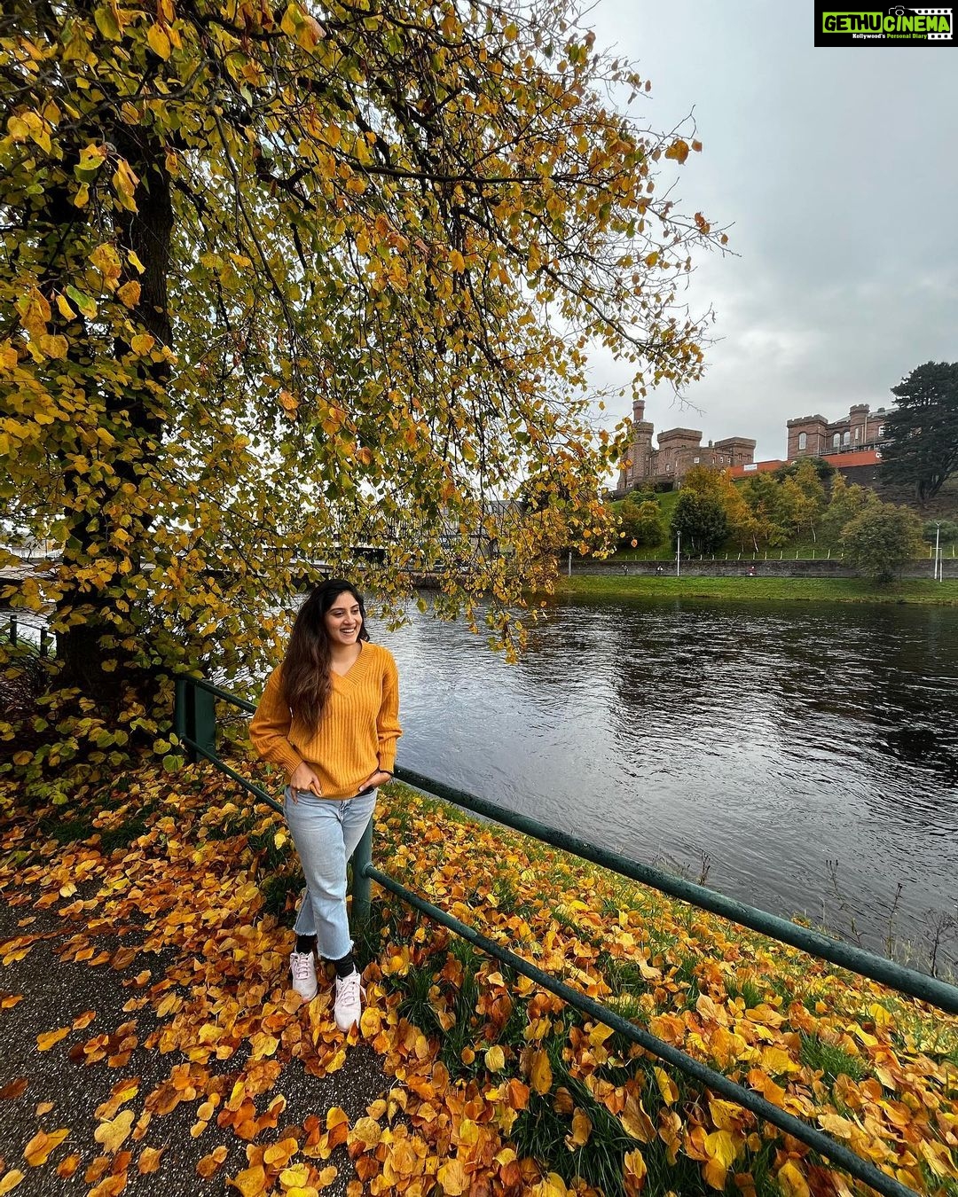 Dhanya Balakrishna Instagram - Happy happy Deepavali to my instafam! πͺπ₯°ππ€ may there always be love and light in your lives. Sending u lots and lots of love and prayers from Scotland! Thank u for always being there and supporting my films. Lots of love and light to @gtholidays.in for this trip.