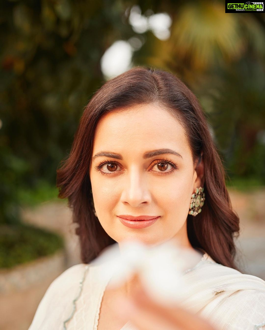 Dia Mirza Instagram - Good vibes šļøāļø Outfit- @goodearthindia Earrings-@curiocottagejewelry Mojris @fizzygoblet Styled by @theiatekchandaney Assisted by @jia.chauhan Hair by @karanrai001 Make up @kiran_chhetri92 Team @diva_rose21 Photos @prateekswadesh Managed by @shruti8711 @exceedentertainment #VocalForLocal #MadeInIndia #SustainableFashion #SDGs Delhi, India