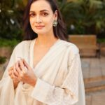 Dia Mirza Instagram - Good vibes 🕊️☀️ Outfit- @goodearthindia Earrings-@curiocottagejewelry Mojris @fizzygoblet Styled by @theiatekchandaney Assisted by @jia.chauhan Hair by @karanrai001 Make up @kiran_chhetri92 Team @diva_rose21 Photos @prateekswadesh Managed by @shruti8711 @exceedentertainment #VocalForLocal #MadeInIndia #SustainableFashion #SDGs Delhi, India