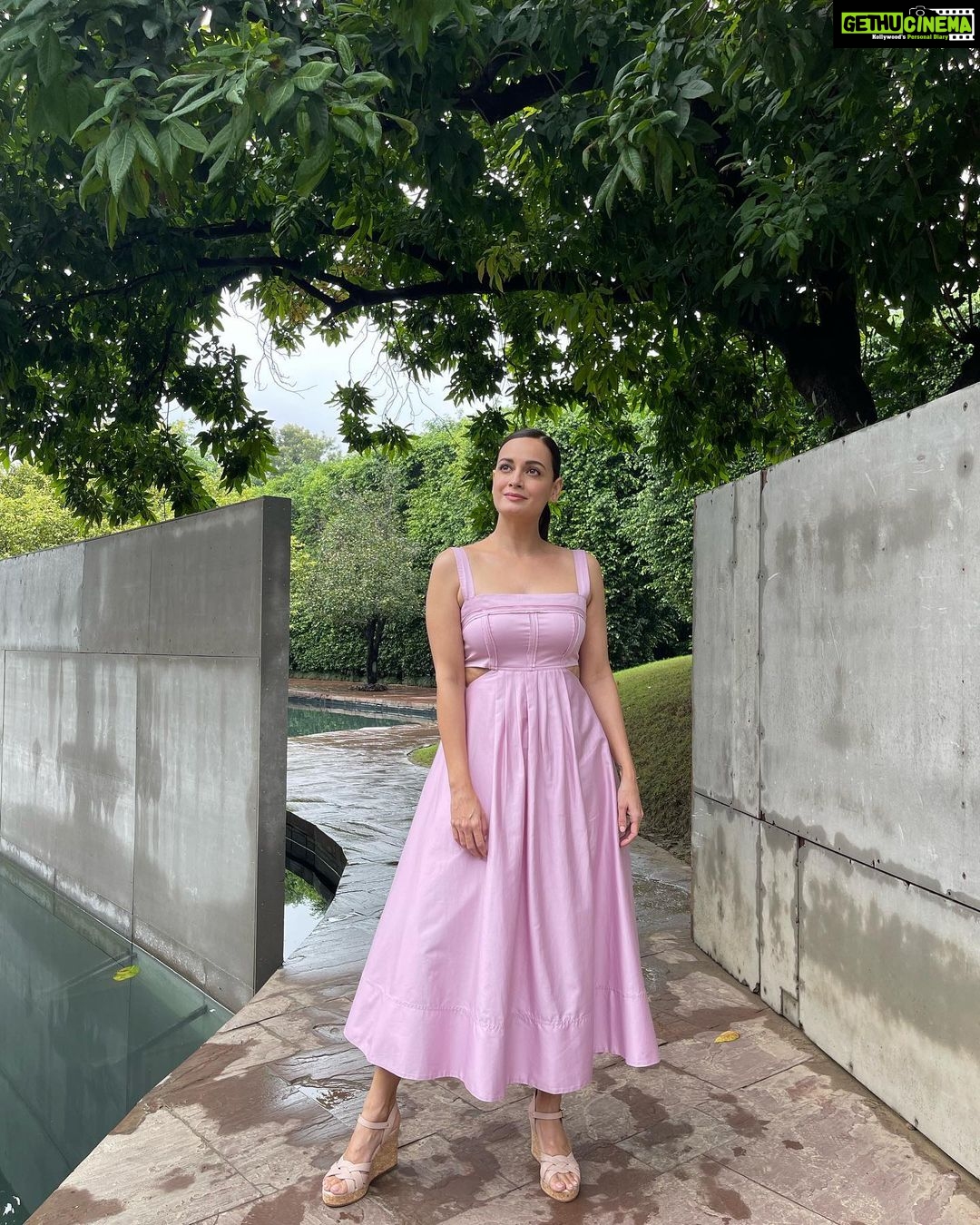Dia Mirza Instagram - A working day is always more beautiful when it is in the arms of nature πποΈπ¦ Thank you @lotus_organicsplus for a wonderful shoot! Canβt wait for the campaign to release ππΌ #MammaAtWork Outfit @_aje_ @lemill Styled by @theiatekchandaney Assisted by @kharkhoshia_preeti Make up @shraddhamishra8 Hair @karanrai001 Managed by @shruti8711 @exceedentertainment Photos by @shraddhamishra8 π₯° Roseate House New Delhi
