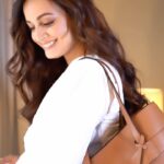 Dia Mirza Instagram - To never getting lost in the maze of huge bags, thanks to detachable IRTH organisers 💫🌱 Love how gorgeous IRTH Bags are from the House of Titan💚🦋 Own your IRTH at irth.in #irthbags #houseoftitan #irthstories #totebags #ad India