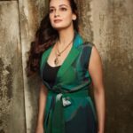 Dia Mirza Instagram - Work mode 🦚 Outfit @yam.india HMU @shraddhamishra8 Styled by @theiatekchandaney Assisted by @jia.chauhan Photos by @shivamguptaphotography #VocalForLocal #SustainableClothing #SDGs India