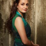 Dia Mirza Instagram - Work mode 🦚 Outfit @yam.india HMU @shraddhamishra8 Styled by @theiatekchandaney Assisted by @jia.chauhan Photos by @shivamguptaphotography #VocalForLocal #SustainableClothing #SDGs India