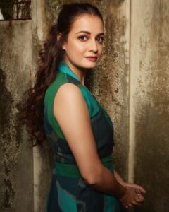 Dia Mirza Instagram - Work mode 🦚 Outfit @yam.india HMU @shraddhamishra8 Styled by @theiatekchandaney Assisted by @jia.chauhan Photos by @shivamguptaphotography #VocalForLocal #SustainableClothing #SDGs India