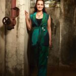 Dia Mirza Instagram - Work mode 🦚 Outfit @yam.india HMU @shraddhamishra8 Styled by @theiatekchandaney Assisted by @jia.chauhan Photos by @shivamguptaphotography #VocalForLocal #SustainableClothing #SDGs India