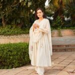 Dia Mirza Instagram - Good vibes 🕊️☀️ Outfit- @goodearthindia Earrings-@curiocottagejewelry Mojris @fizzygoblet Styled by @theiatekchandaney Assisted by @jia.chauhan Hair by @karanrai001 Make up @kiran_chhetri92 Team @diva_rose21 Photos @prateekswadesh Managed by @shruti8711 @exceedentertainment #VocalForLocal #MadeInIndia #SustainableFashion #SDGs Delhi, India