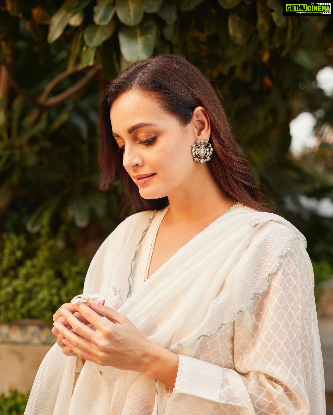 Dia Mirza Instagram - Good vibes šļøāļø Outfit- @goodearthindia Earrings-@curiocottagejewelry Mojris @fizzygoblet Styled by @theiatekchandaney Assisted by @jia.chauhan Hair by @karanrai001 Make up @kiran_chhetri92 Team @diva_rose21 Photos @prateekswadesh Managed by @shruti8711 @exceedentertainment #VocalForLocal #MadeInIndia #SustainableFashion #SDGs Delhi, India