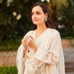 Dia Mirza Instagram - Good vibes 🕊️☀️ Outfit- @goodearthindia Earrings-@curiocottagejewelry Mojris @fizzygoblet Styled by @theiatekchandaney Assisted by @jia.chauhan Hair by @karanrai001 Make up @kiran_chhetri92 Team @diva_rose21 Photos @prateekswadesh Managed by @shruti8711 @exceedentertainment #VocalForLocal #MadeInIndia #SustainableFashion #SDGs Delhi, India