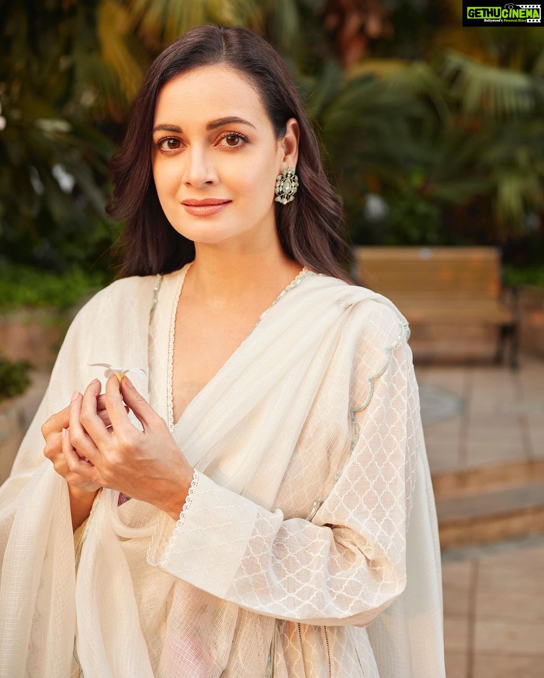 Dia Mirza Instagram - Good vibes šļøāļø Outfit- @goodearthindia Earrings-@curiocottagejewelry Mojris @fizzygoblet Styled by @theiatekchandaney Assisted by @jia.chauhan Hair by @karanrai001 Make up @kiran_chhetri92 Team @diva_rose21 Photos @prateekswadesh Managed by @shruti8711 @exceedentertainment #VocalForLocal #MadeInIndia #SustainableFashion #SDGs Delhi, India