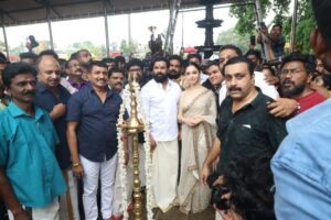 Dileep Instagram - അജിത്ത് വിനായക ഫിലിംസിന്റെ ബാനറിൽ അജിത്ത് വിനായക നിർമ്മിച്ച്,രാമലീലക്ക് ശേഷം ഞാനും അരുൺ ഗോപിയും, പിന്നെ എന്റെ ഒരുപാട് ചിത്രങ്ങൾക്ക് തിരക്കഥ എഴുതിയ ഉദയകൃഷ്ണയും,ക്യാമറ ചലിപ്പിച്ച ഷാജി കുമാറും പിന്നെ തെന്നിന്ത്യൻ നായിക തമന്നയും ഒന്നിക്കുന്ന പുതിയ ചിത്രത്തിന് ഇന്ന് തുടക്കമായി, എല്ലാ പ്രതിസന്ധിയിലും എന്റെ കൂടെ നിന്ന എന്റെ പ്രിയപെട്ടവരുടെ എല്ലാ സ്നേഹവും പ്രാർത്ഥനയും പ്രതീക്ഷിച്ചു ഞങ്ങൾ തുടങ്ങുന്നു...
@imarungopy @tamannaahspeaks @shajikumarofficial @udayakrishna_