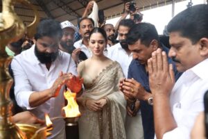 Dileep Instagram - അജിത്ത് വിനായക ഫിലിംസിന്റെ ബാനറിൽ അജിത്ത് വിനായക നിർമ്മിച്ച്,രാമലീലക്ക് ശേഷം ഞാനും അരുൺ ഗോപിയും, പിന്നെ എന്റെ ഒരുപാട് ചിത്രങ്ങൾക്ക് തിരക്കഥ എഴുതിയ ഉദയകൃഷ്ണയും,ക്യാമറ ചലിപ്പിച്ച ഷാജി കുമാറും പിന്നെ തെന്നിന്ത്യൻ നായിക തമന്നയും ഒന്നിക്കുന്ന പുതിയ ചിത്രത്തിന് ഇന്ന് തുടക്കമായി, എല്ലാ പ്രതിസന്ധിയിലും എന്റെ കൂടെ നിന്ന എന്റെ പ്രിയപെട്ടവരുടെ എല്ലാ സ്നേഹവും പ്രാർത്ഥനയും പ്രതീക്ഷിച്ചു ഞങ്ങൾ തുടങ്ങുന്നു...
@imarungopy @tamannaahspeaks @shajikumarofficial @udayakrishna_