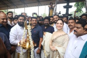 Dileep Instagram - അജിത്ത് വിനായക ഫിലിംസിന്റെ ബാനറിൽ അജിത്ത് വിനായക നിർമ്മിച്ച്,രാമലീലക്ക് ശേഷം ഞാനും അരുൺ ഗോപിയും, പിന്നെ എന്റെ ഒരുപാട് ചിത്രങ്ങൾക്ക് തിരക്കഥ എഴുതിയ ഉദയകൃഷ്ണയും,ക്യാമറ ചലിപ്പിച്ച ഷാജി കുമാറും പിന്നെ തെന്നിന്ത്യൻ നായിക തമന്നയും ഒന്നിക്കുന്ന പുതിയ ചിത്രത്തിന് ഇന്ന് തുടക്കമായി, എല്ലാ പ്രതിസന്ധിയിലും എന്റെ കൂടെ നിന്ന എന്റെ പ്രിയപെട്ടവരുടെ എല്ലാ സ്നേഹവും പ്രാർത്ഥനയും പ്രതീക്ഷിച്ചു ഞങ്ങൾ തുടങ്ങുന്നു...
@imarungopy @tamannaahspeaks @shajikumarofficial @udayakrishna_