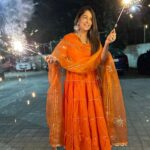 Dipika Kakar Instagram – Happy Diwali Everyone!!!❤️ 

Khoob Masti Karo!!! Khoob Khao!!! Khoob Enjoy Karo❤️❤️❤️ & Please stay safe everyone 🤗🤗
.
.
My outfit : @aachho 
Footwear: @crimzonworld 
Earings: @jhaanjhariya 
PR: @dinky_nirh