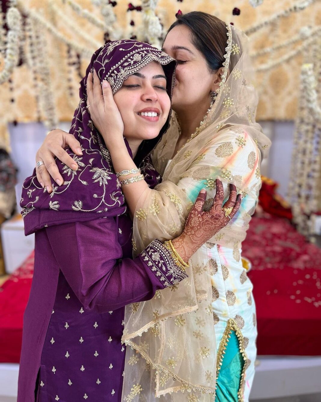 Dipika Kakar Instagram - My girl now a newly wedded bride❤️
This pic has the most beautiful emotion and moment captured…. I could just not stop my tears the next morning when I went for a Rasm to SABA’s HOUSE ❤️… The feeling that Im going to HER house… jahan she belongs now… and she will begin her new life there now… It was too too overwhelming….. use dekh dekh ke hi meri aankh bhar rahi thi and i just couldnt stop my tears…
Lekin what gave immense peace to my heart was the Glow Of Happiness On her face❤️❤️
@saba_ka_jahaan Hamesha aise hi khush rahe tu ye meri dil se dua hai…
Love u a lot Dipika Kakar Instagram - My girl now a newly wedded bride❤️ This pic has the most beautiful emotion and moment captured…. I could just not stop my tears the next morning when I went for a Rasm to SABA’s HOUSE ❤️… The feeling that Im going to HER house… jahan she belongs now… and she will begin her new life there now… It was too too overwhelming….. use dekh dekh ke hi meri aankh bhar rahi thi and i just couldnt stop my tears… Lekin what gave immense peace to my heart was the Glow Of Happiness On her face❤️❤️ @saba_ka_jahaan Hamesha aise hi khush rahe tu ye meri dil se dua hai… Love u a lot