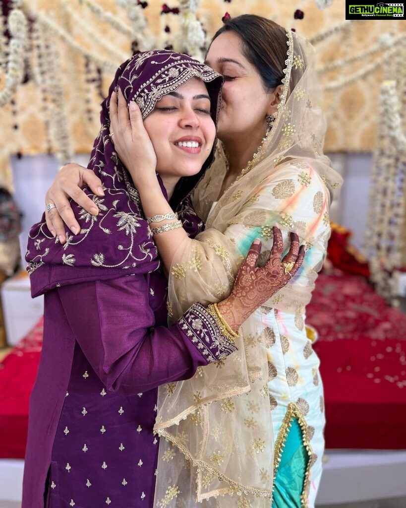 Dipika Kakar Instagram - My girl now a newly wedded bride❤️ This pic has the most beautiful emotion and moment captured…. I could just not stop my tears the next morning when I went for a Rasm to SABA’s HOUSE ❤️… The feeling that Im going to HER house… jahan she belongs now… and she will begin her new life there now… It was too too overwhelming….. use dekh dekh ke hi meri aankh bhar rahi thi and i just couldnt stop my tears… Lekin what gave immense peace to my heart was the Glow Of Happiness On her face❤️❤️ @saba_ka_jahaan Hamesha aise hi khush rahe tu ye meri dil se dua hai… Love u a lot