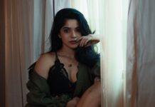 Divya Bharathi Instagram - Sitting pretty. 🖤 📸 @frames_by_nithin