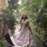 Divya Sripada Instagram - Ante.. Varsham padindhi. 😂 Maa DOP- @pranitaravi #expectationvsreality