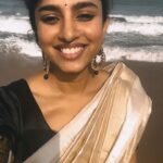 Divya Sripada Instagram - Please bless this mess!✨ Ft. @srividyap 😘 Besant Nagar Beach, Chennai