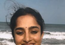 Divya Sripada Instagram - Please bless this mess!✨ Ft. @srividyap 😘 Besant Nagar Beach, Chennai