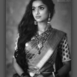 Divya Sripada Instagram - I surrender to Black & White once again 🤍 Swipe to see the original colours. Outfit & Styling by the one and only @bhargavikunam ✨ #photoshoot #bhargavikunam #cheli