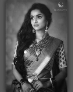 Divya Sripada Instagram - I surrender to Black & White once again 🤍
Swipe to see the original colours.
Outfit & Styling by the one and only @bhargavikunam ✨

#photoshoot #bhargavikunam #cheli