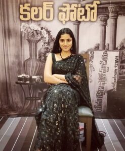 Divya Sripada Instagram - Waiting for tomorrow like.. 🖤
.
.
.
.
Saree by @tiradesignstudio✨
Jewellery Courtesy @vishrutha.nare✨
Photo by @doctor_filmian 📸

#colourphotoonaha