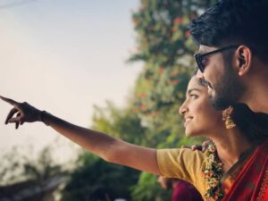 Divya Sripada Instagram - "Arun"dhathi 🌟
.
Okay, I know we are cute, but ivalti news entante, ma abbai @iam_arun420 gadi cinema, "Valmiki/Gaddalakonda Ganesh" is now on Hotstar annamata. 
Family mottham chudandi, nakaithe masth nacchindi. 🤩
The picture was taken by @varshan_raj bro anukunta, during the shoot of "Moong Dal".
.
#arunodayam #risingstar #arachethiniaddupettiarunakanthiniapalevu #naakodukuosthadu #overactionmaaintiperu
#momandsongoals