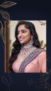 Divya Sripada Instagram - Show off your grace with this Royale Lehanga, which has an opulent net Dupatta and a luxurious raw silk fabric studded with beads, moti, and knot work.

You would experience luxury in every inch of fabric at Kalamandir Royale.

In Frame @divyasripada

Preciously yours, 
Kalamandir Royale.
.
.
.
.
#kalamandirroyale #royale #kalamandirroyalehyderabad #royaleSarees #southIndianSarees #preciouslyyours #sarees #sareesofinstagram #traditionalsarees #sareehouse #luxury #luxurycollection #premiumcollection #sareefashion #sareestyling