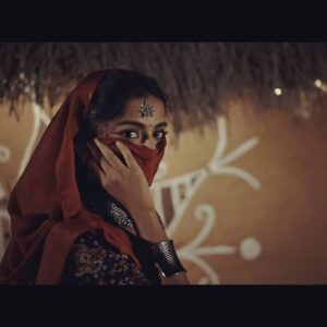 Divya Sripada Instagram - Aagam aagam gaakandi! Chethulu kadukkondi👐 Sanitizer konukkondi💧Mask pettukondi 😷
Tara song vinakapothe, elli vinandi- Link in Bio✨
#LoveInTheTimeOfCorona #CoronaPyarHai 
#covid19 #2020
