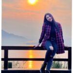 Divyanka Tripathi Instagram - Jab...suraj hua maddham. Dal Lake