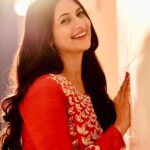 Divyanka Tripathi Instagram - Welcoming the adorable and ever charming, Divyanka Tripathi Dahiya to the Viniyard Family. #ViniyardFilmsTalent #DivyankaTripathiDahiya