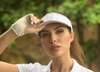Elnaaz Norouzi Instagram - Put that Hair up and get ready to fight 👊🏼 this is a #Revolution 💚🕊❤️ I might be far away, I might not be allowed back into my own country… but I’ve got your back - we’ve got your back!! Speaking for all of us Iranians in exile 💪🏽 موهارو ببندیم و برای انقلاب آماده شیم نترسید نترسید ما همه با هم هستیم 💚🕊❤️ . . . . . #opiran #freeiran #iranrevolution #mahsaamini #iran #support #womenlifefreedom Styled by @sohail__mughal___ @stylingbyvictor