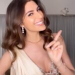 Elnaaz Norouzi Instagram - Happy Diwali to all of my friends and fans 💥🪔 Wishing you LOVE and LIGHT ❤️ امسال دیوالی مثل همیشه نیست! اون خوشی که همیشه احساس میکردم امسال نیست. مردم من در ایران دارن عذاب میکشن، کشته میشن و مبارزه میکنن … اما من به تمام دوستان و طرفداران عزیزم در هند دیوالی رو تبریک میگم و براتون آرزوی روشنایی و عشق در زندگیتون دارم. همون آرزوی که برای وطنم ایران دارم 🤍🕊️ #diwali #happydiwali Saree @guldavari_one Jewellery @the_jewel_gallery Styled by @stylingbyvictor @sohail__mughal___
