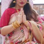 Ena Saha Instagram - Wishing a very happy Laxmi Puja to everyone… 🙏🏻 #laxmi #lokkhipujo #family #familytime #pujosong #pujology #barirpujo #actress #bong #sister #sharee #festivevibes #festivewear #festival Jadavpur Kolkata