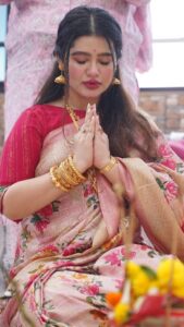Ena Saha Instagram - Wishing a very happy Laxmi Puja to everyone… 🙏🏻

#laxmi #lokkhipujo #family #familytime #pujosong #pujology #barirpujo #actress #bong #sister #sharee #festivevibes #festivewear #festival