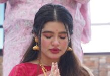Ena Saha Instagram - Wishing a very happy Laxmi Puja to everyone… 🙏🏻 #laxmi #lokkhipujo #family #familytime #pujosong #pujology #barirpujo #actress #bong #sister #sharee #festivevibes #festivewear #festival Jadavpur Kolkata