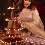 Ena Saha Instagram – Priya Tose Naina lage re ❤️
.
#diwali #fashion #makeup #indianoutfit #explore #explorepage #beauty #photography #pictureoftheday #ootd #indianjwellery #festive #enasaha #tollywoodonline #tollywood #actress #diwaliparty #diya #reelitfeelit #reelsinstagram #reelkarofeelkaro #viralreel #Bollywood #oldisgold