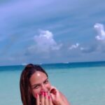 Esha Deol Instagram - Me & mine 🐬🐬🧿♥️💗☀️ @bharattakhtani3 #radhyatakhtani #mirayatakhtani Reels by - @bea_nayak #Esha #Eshadeol #EDT #beach #maldives #blessedlife #metime #waves #sunkissed #mybabies #spotlightonme #coastline #fridayfeels #weekendvibes #motheranddaughters #beachbaby #holidays #slow #reel #reelitfeelit #reelkarofeelkaro #trending #viral #instagram #instareels #gratitude 🧿♥️