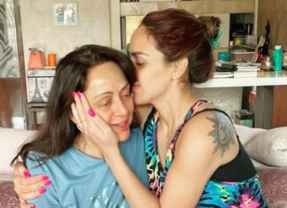 Esha Deol Instagram - Happy birthday mamma 💋 May god bless you with the best of health 🧿 and lots of happiness . I am always by your side 💪🏼 love you 🤗♥️ #happybirthday @dreamgirlhemamalini #happybirthdayhemamalini #happybirthdaydreamgirl #motherdaughter #mother #birthdaypost #loveyou #hemamalini #eshadeol #picoftheday #photooftheday #family #mine #gratitude 🧿♥️