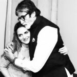 Esha Deol Instagram - Dearest Amit uncle wishing you a very happy birthday. You are simply amazing. We love you very much 😍🤗 Pray for you to always be happy & healthy 🧿 Much love & respect Esha ♥️🙏🏼 @amitabhbachchan #happybirthdayamitabhbachchan