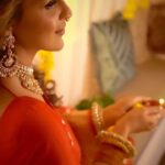 Esha Deol Instagram – Vijaya Dashami reminds us that GOODNESS ALWAYS TRIUMPHS… May your life be full of Goodness & Positivity…..Happy Dussehra 🙏🏼

#EshaDeolXVenkys  #venkys #eshadeol #EDT #Dussehra #HappyDussehra #Traditional #Indian #Zariya #Reel #reelitfeelit #reels #reelinstagram #reelkarofeelkaro #festival #festive #trending #viral #festivalvibes #gratitude ♥️🧿