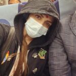 Esha Deol Instagram – The late night flight . The husband. The shoulder . The hoodie = 💤💤🎧

#travelgram #flight #nightsky #husbandandwife #india #hoodie #worktrip #snoozing #weekend #sundayvibes #cozy #headphones #vibes #jamming #eshadeol #picoftheday #gratitude ♥️🧿